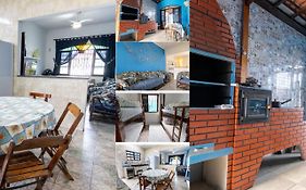 Casa azul, 2 quadras praia-wifi-garagem -churrasqueira e fogão a lenha - Aceita Caes -Caiçara-Praia Grande